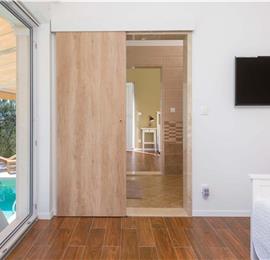 2 bedroom villa with pool and sea views in Bol, Brač Island, sleeps 4